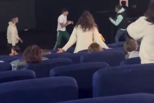 El inicio de la pelea de un boxeador en un cine de España que proyectaba la película infantil Garfield