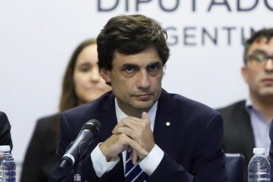 lacunza envio un proyecto al congreso para facilitar una negociacion de la deuda bajo legislacion argentina
