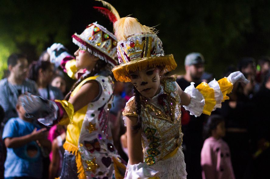  Convocan a murgas y comparsas para desfilar en los Carnavales de La Plata.