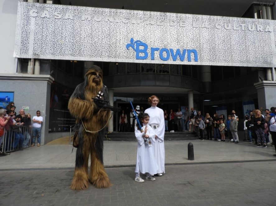 Desfile de Star Wars en Adrogué juntó 4 mil litros de leche