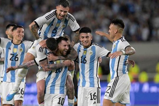 Messi y los muchachos, el festejo sigue en Santiago.