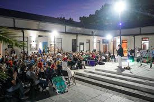 El exitoso ciclo de narración oral para adultos regresa al Centro Cultural Islas Malvinas de La Plata con cuentos de brujas y ogros.