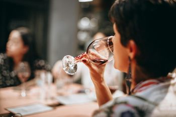 Se viene la Noche del Vino en Vicente López: degustaciones, recorridas y muchos descuentos