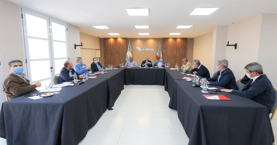 Alberto Fern&aacute;ndez se reuni&oacute; en La Rioja con los gobernadores para "revertir" resultado electoral