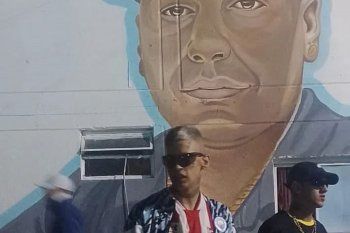 L-Gante con la camiseta de Estudiantes, en La Favela y en el mural a Pipi Alonso