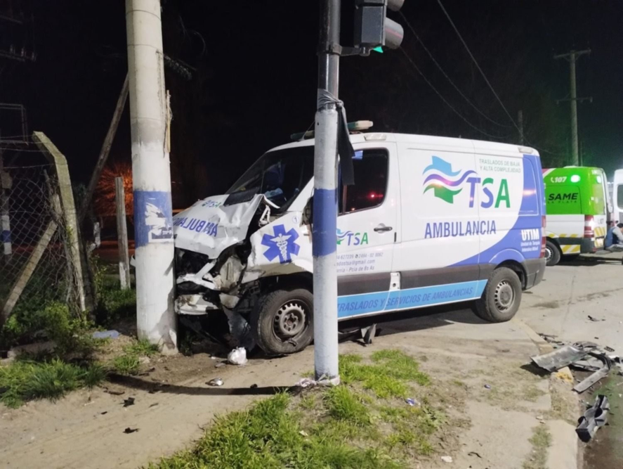 Una ambulancia que trasladaba a un nene desde Azul a La Plata protagonizó un accidente