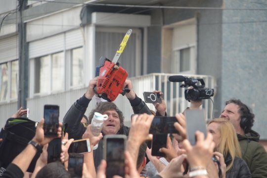 Quien es Santiago Oría, el ignoto cineasta libertario a cargo de serie de Javier Milei