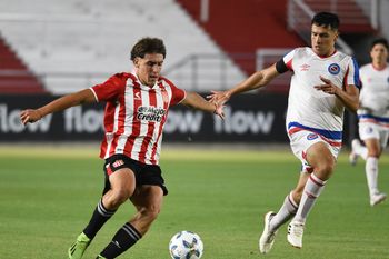 Estudiantes venció a Argentinos Juniors y avanzó en el Torneo Proyección