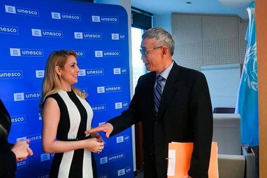 Fabiola Yáñez se reunió con el director de la UNESCO.