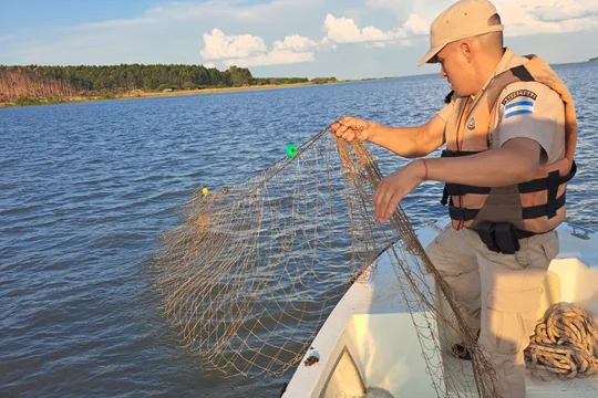 secuestraron mas de 3.000 metros de redes de pesca y 70 kilos de especies