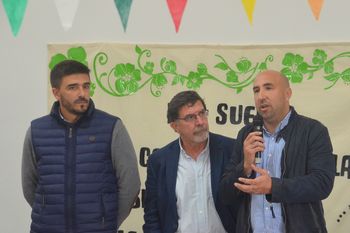 Ezequiel Galli, Alberto Siloeni y César Valicenti durante un acto en Olavarría 