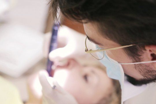 por los altos costos de los kits de seguridad, los odontologos solo atienden urgencias