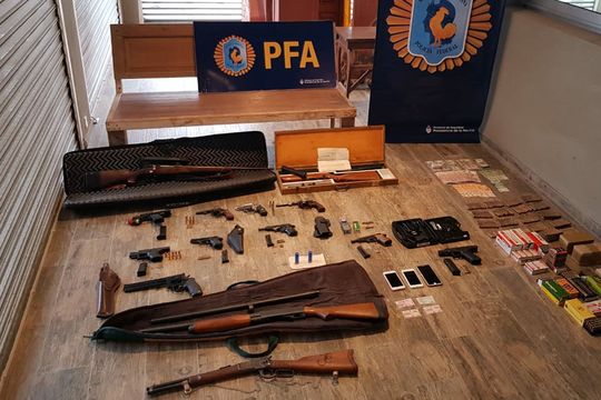 Las armas que secuestraron en la casa de Melazo en 2018: un procedimiento dudoso