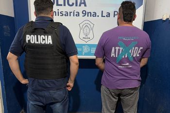 la plata: golpes y amenazas a la salida de una escuela, allanamiento y detencion