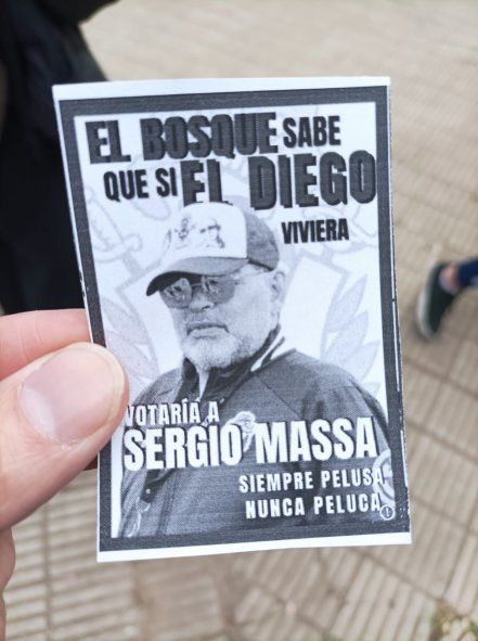 Gimnasia y un mensaje electoral: Diego Maradona y Sergio Massa