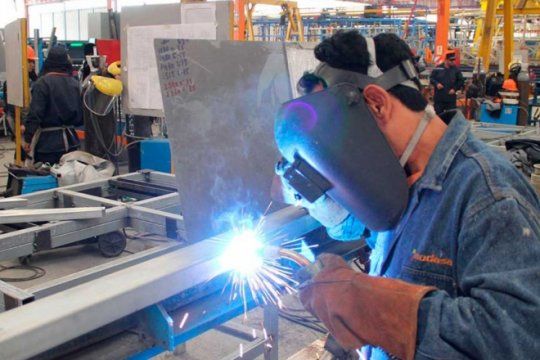 industriales bonaerenses afirmaron que en los ultimos dos anos se perdieron 60 mil puestos de trabajo