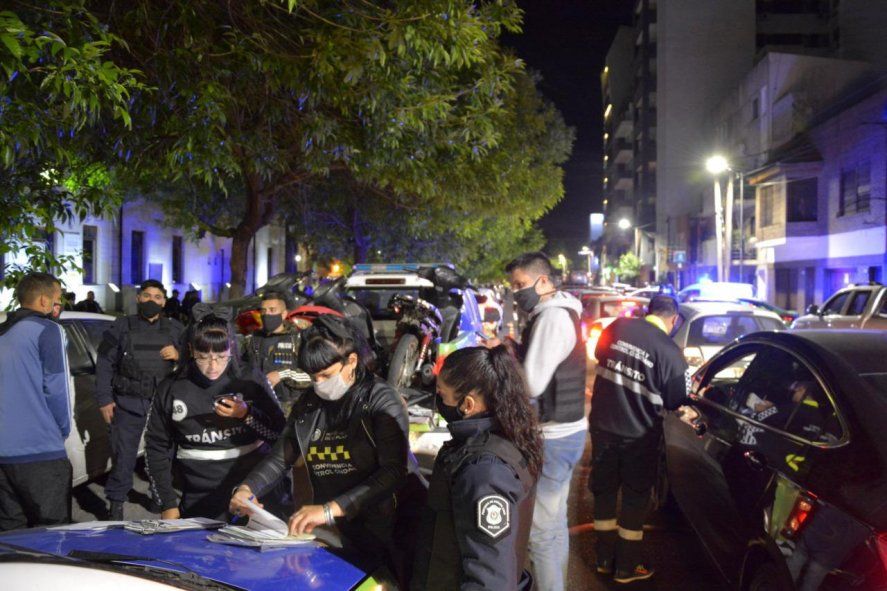 La Plata: Desarticulan fiesta clandestina de 1500 personas