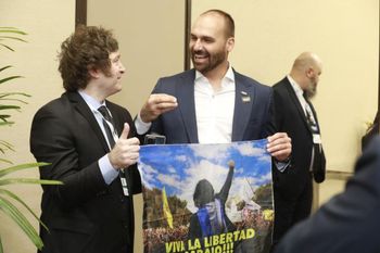 Milei junto a Eduardo Bolsonaro, hijo del ex Presidente de Brasil