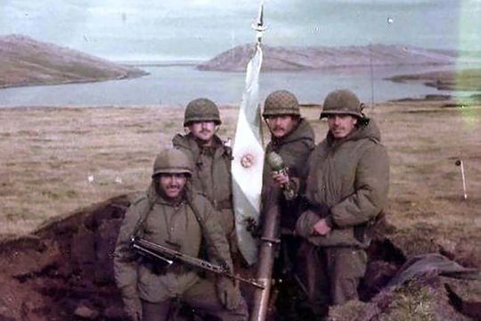 Veteranos de Malvinas honran la lucha de los soldados argentinos que padecieron violaciones de los derechos humanos en la Guerra