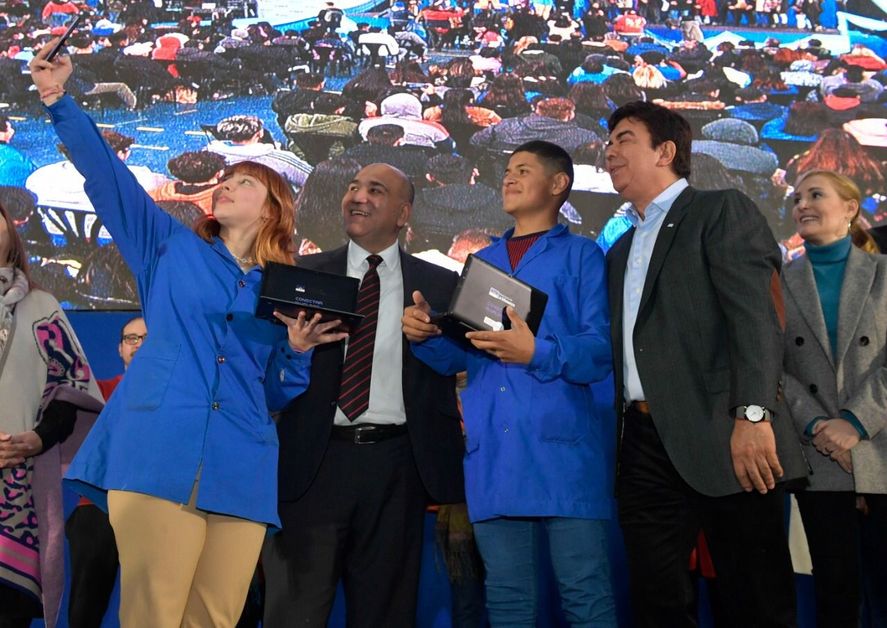 Juan Manzur desembarcó en La Matanza frente a 20 mil estudiantes