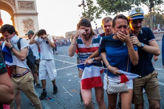?ambiente de plomo? y euforia en paris: incidentes durante los festejos y el ?fantasma? de los atentados