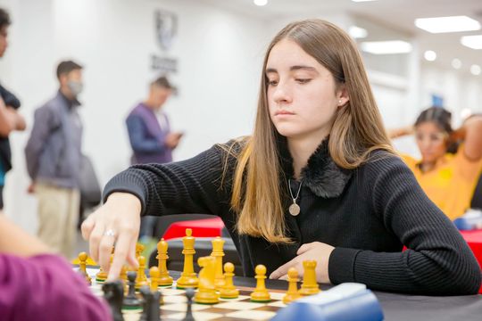 la joven de pilar, campeona continental de ajedrez, paso a la segunda ronda del mundial
