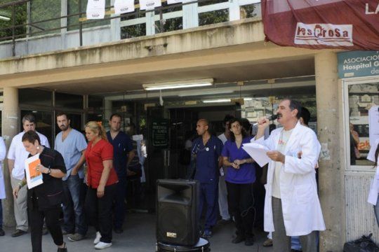 nuevo paro de medicos por 48hs: desde junio no reciben otra oferta que el 15%