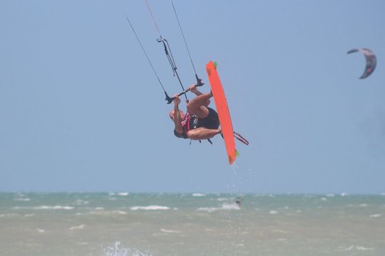Si bien las playas de Punta Lara, son elegidas por sus muchas opciones, en este verano, son una de las preferidas por deportistas para sus prácticas del kitesurf