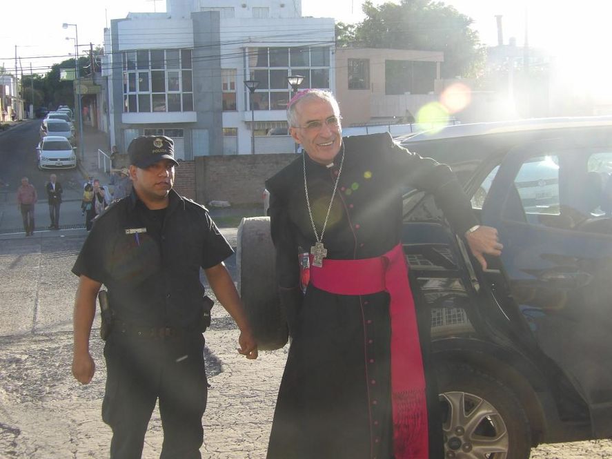 San Nicolás: dictan una cautelar contra un Obispo abusador