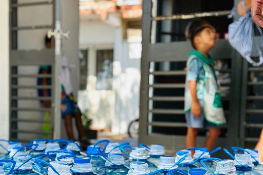 Se distribuye Agua en más de 160 escuelas de La Plata 
