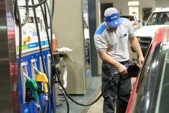 La petrolera YPF informó que desde la medianoche de este martes aumenta un 2,9% los precios de las variedades de nafta y gasoil