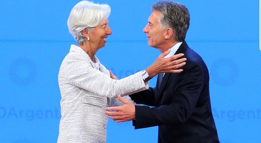 Otros tiempos: Mauricio Macri junto a Christine Lagarde cuando ella comandaba el organismo de crédito FMI se tomaba 57 mil millones de dólares en deudas que todos los argentinos pagarían 