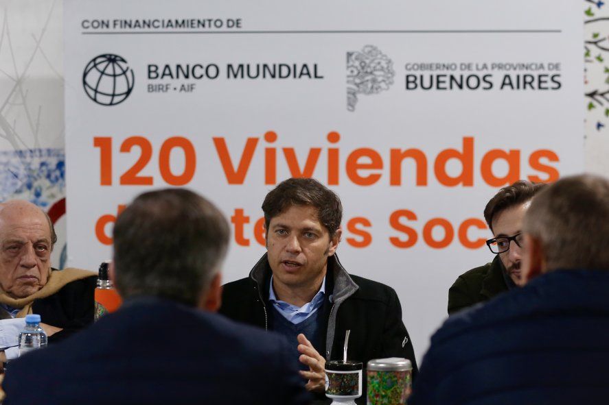 Axel Kicillof participó de la recorrida por Berazategui junto al intendente Juan José Mussi y representantes del Banco Mundial.
