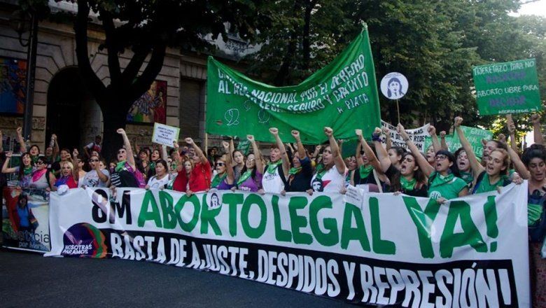 Aborto legal: con fecha confirmada en el Senado, realizarán un pañuelazo en La Plata