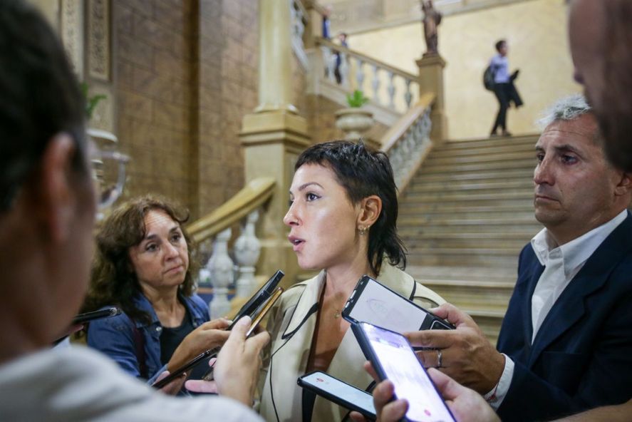 Mayra Mendoza le ganó una batalla judicial a Caputo y los intendentes hacen fila en los juzgados