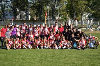 El fútbol femenino de Estudiantes sueña con el ascenso.