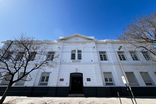 Así quedó la fachada de la Escuela Primaria Nº 21