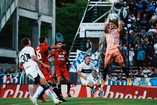 Gimnasia no pudo contra el Ferroviario.