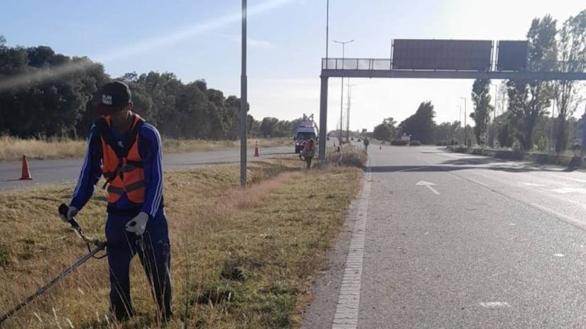 Intendentes bonaerenses salen a cortar el pasto en las rutas nacionales y  exponen el abandono de Vialidad | Infocielo