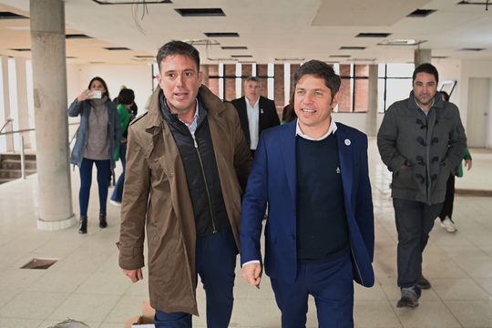 aca no entran los topos: axel kicillof entrego viviendas y le dejo un mensaje a milei