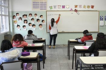 Más de 1500 escuelas bonaerenses suman una hora de clases