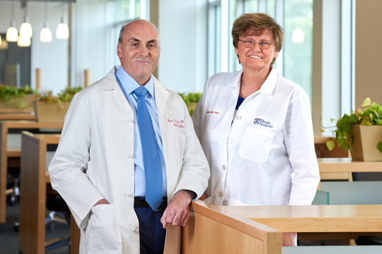 Quiénes son Katalin Karikó y Drew Weissman, los ganadores del Premio Nobel de Medicina 2023.