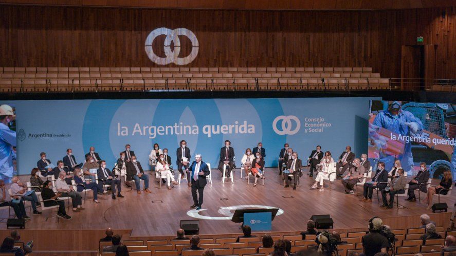 Alberto Fernández cierra la primera reunión del Consejo Económico Social