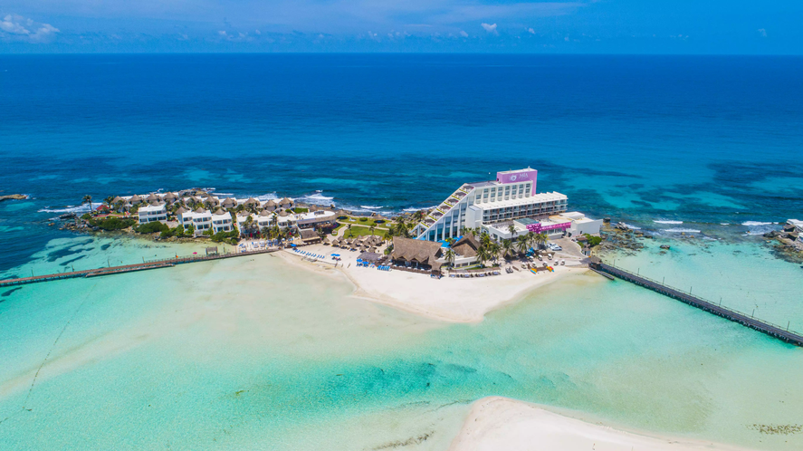 La paradisíaca Isla Mujeres en Cancún, México, a donde está veraneando el senador de Juntos por el Cambio Luis Juez. Muy lejos de su llamado "pueblo de mierda" 