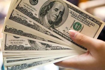 La jubilada entregó 10.400 dólares a un falso empleado bancario