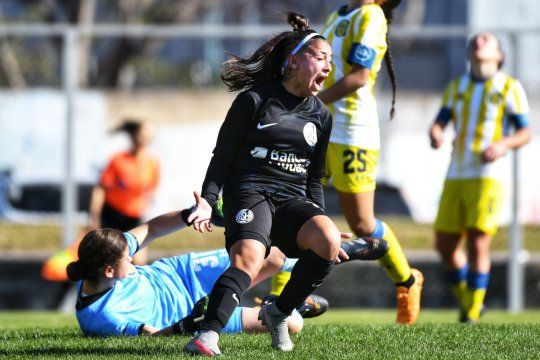 San Lorenzo tuvo que trabajar más de la cuenta pero superó a Rosario Central y avanza en el fútbol femenino de AFA.