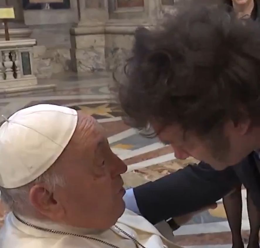 Papa Francisco a Javier Milei: -¿Te cortaste el pelo? -Me emprolijé