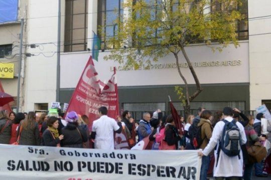 medicos bonaerenses de suman al rechazo de aumento de 15% y exigen apertura de paritarias