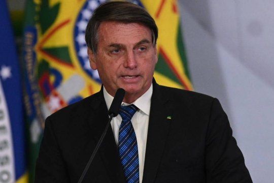El presidente de Brasil presentó molestias en donde recibió la puñalada en 2018