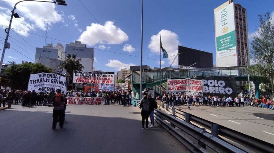 Manifestantes del Polo Obrero en Puente Pueyrredón. Imagen de archivo.